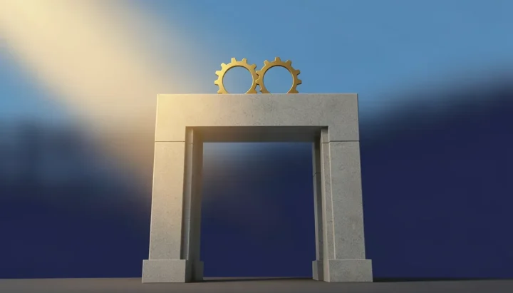 Ilustración editorial de un monumental arco de granito con engranajes de latón entrelazados bajo la luz del sol, que simboliza una transición estructural.